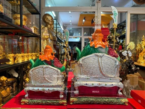 Tượng quan thánh đế quân bằng đồng dát vàng vẽ màu