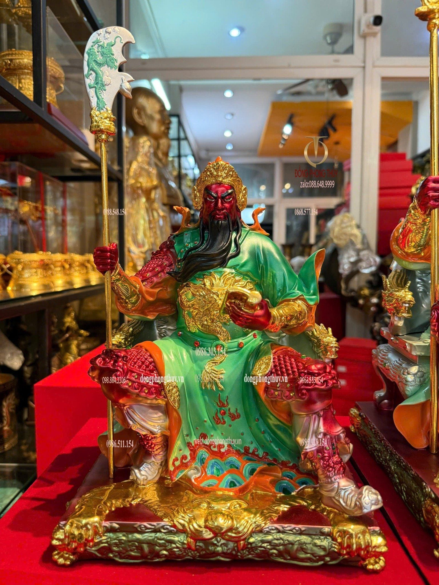 Tượng quan thánh đế quân bằng đồng dát vàng vẽ màu