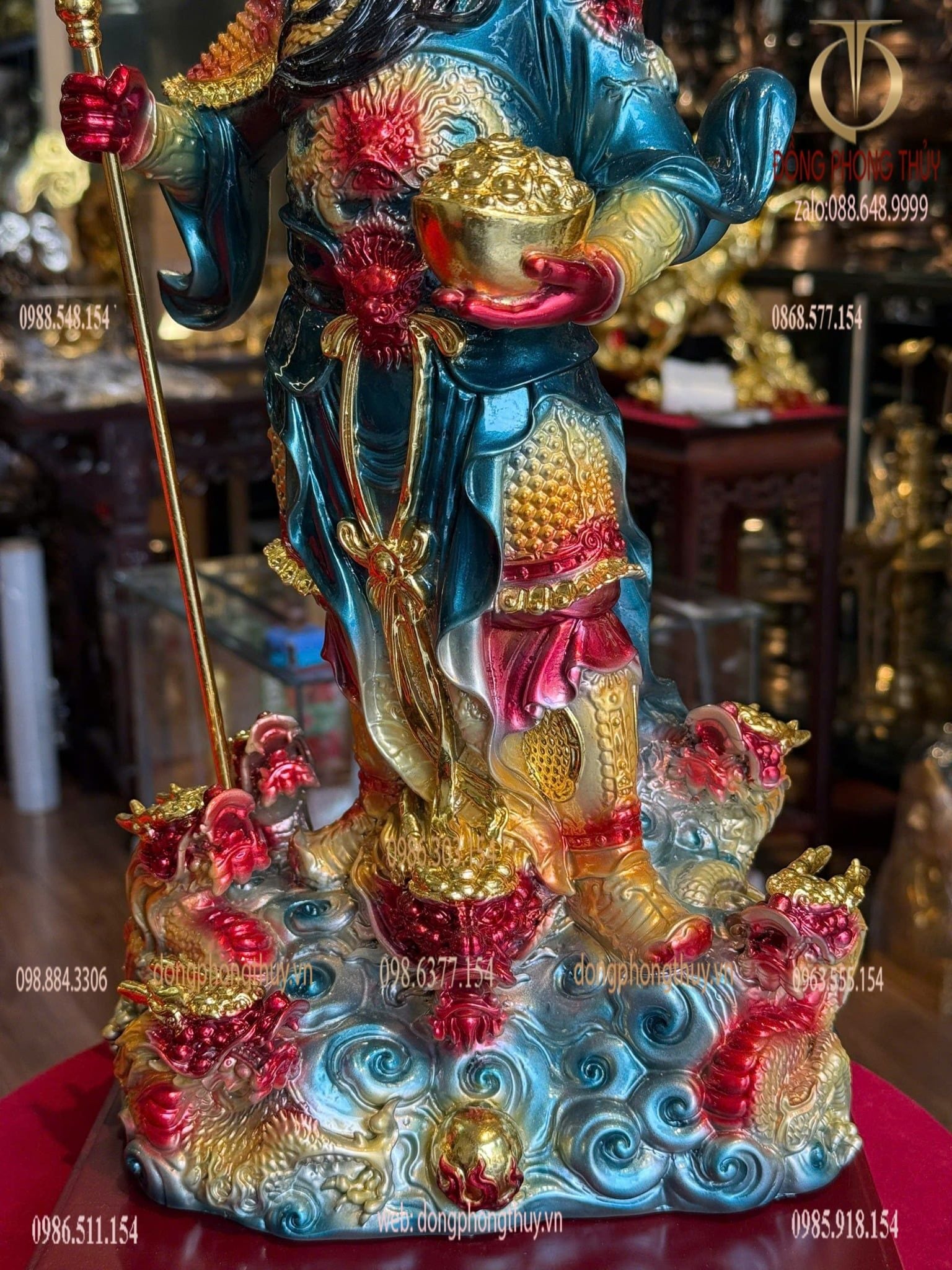 Tượng quan thánh đế quân bằng đồng dát vàng vẽ màu