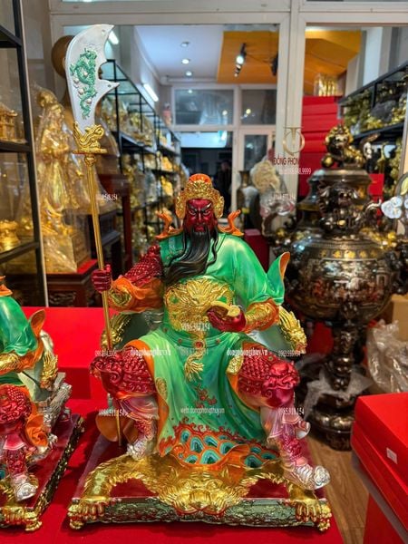 Tượng quan thánh đế quân bằng đồng dát vàng vẽ màu