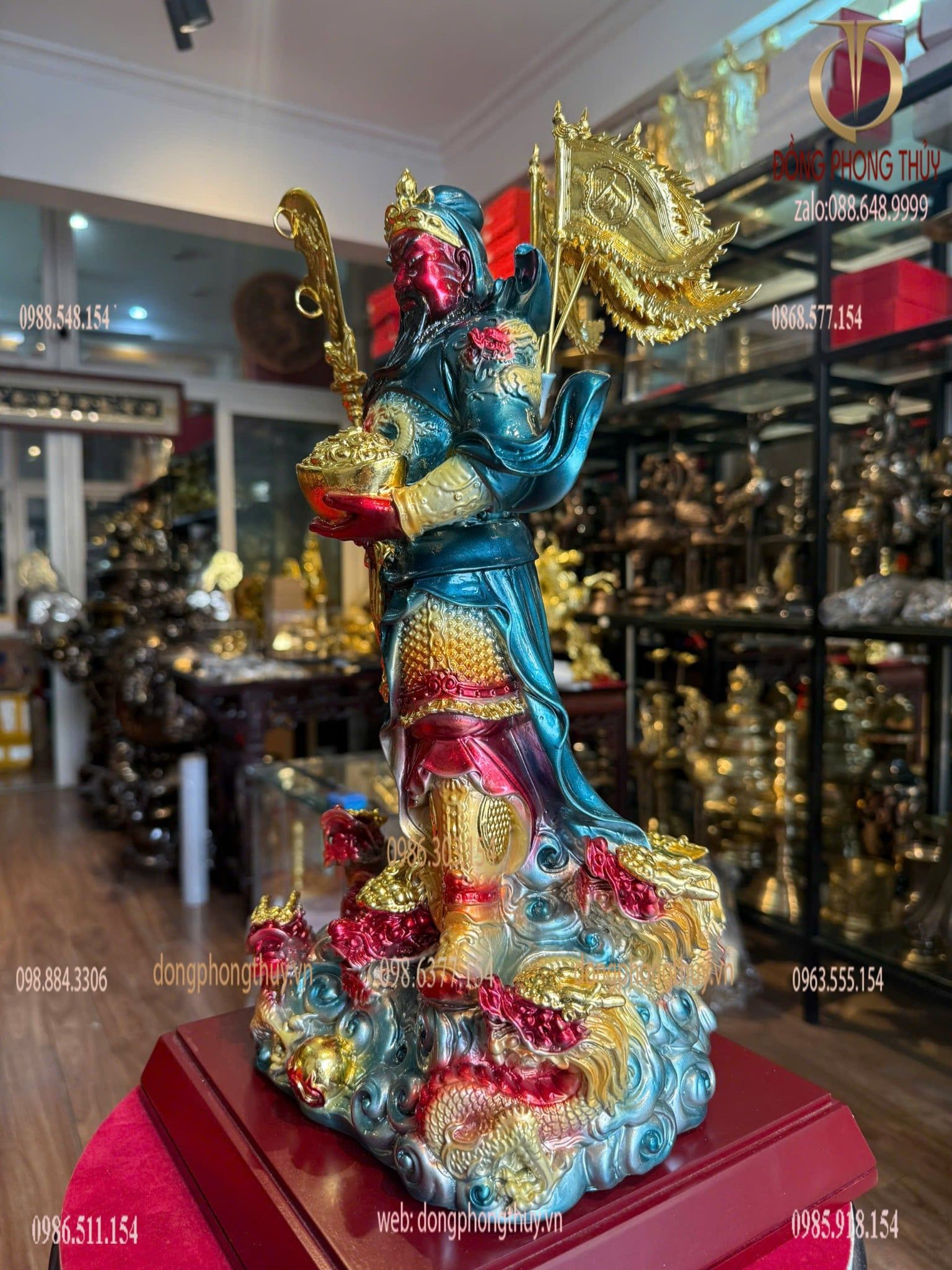 Tượng quan công ngũ cờ bằng đồng dát vàng vẽ màu