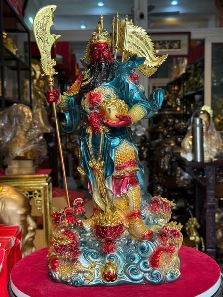 Tượng quan thánh đế quân bằng đồng dát vàng vẽ màu