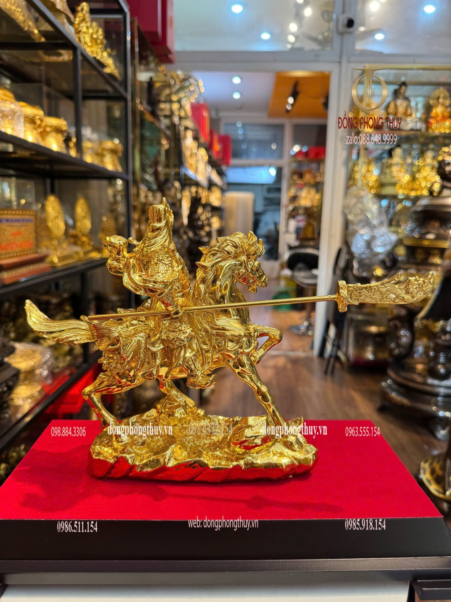 Tượng quan thánh dát vàng