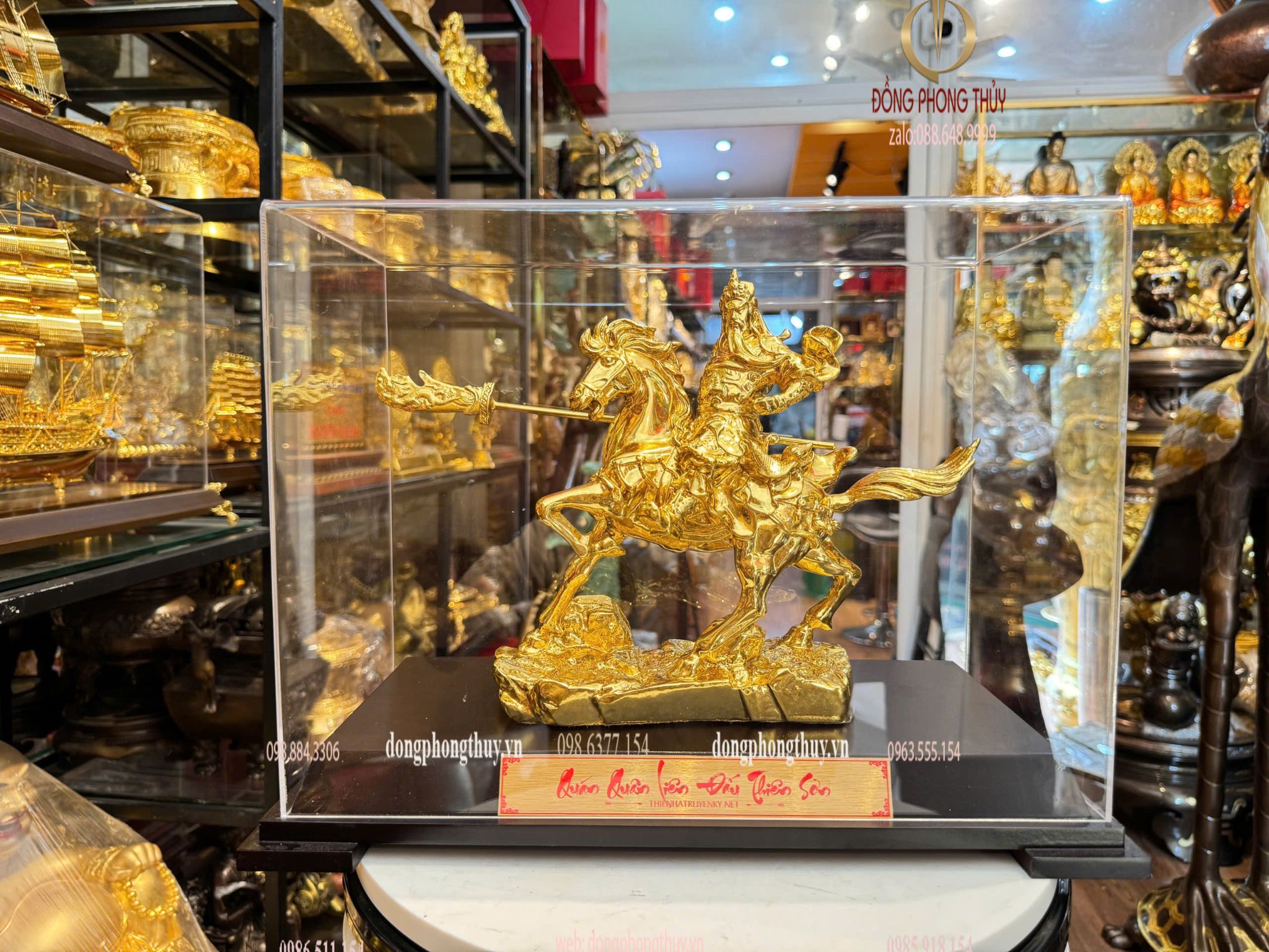 Tượng quan thánh dát vàng