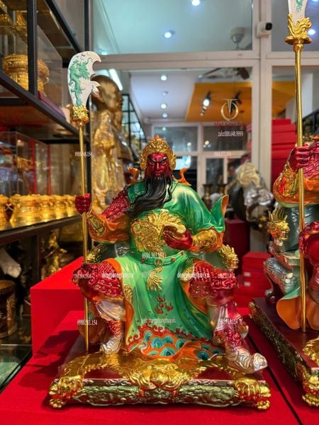 Tượng quan thánh đế quân bằng đồng dát vàng vẽ màu