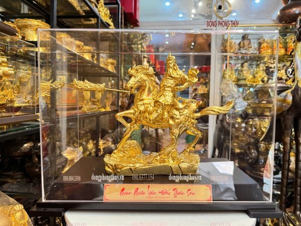 Tượng quan thánh dát vàng