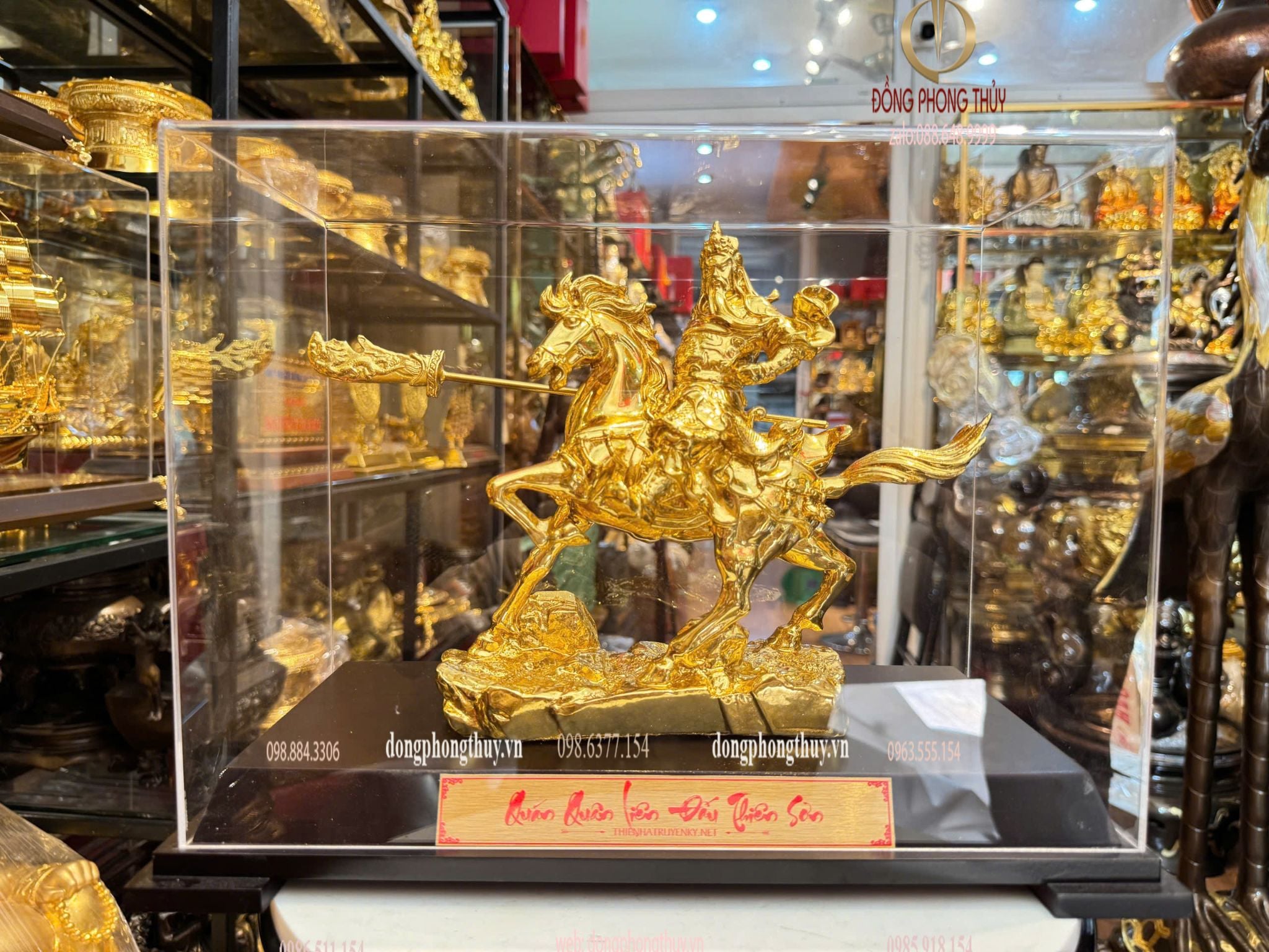 Tượng quan thánh dát vàng