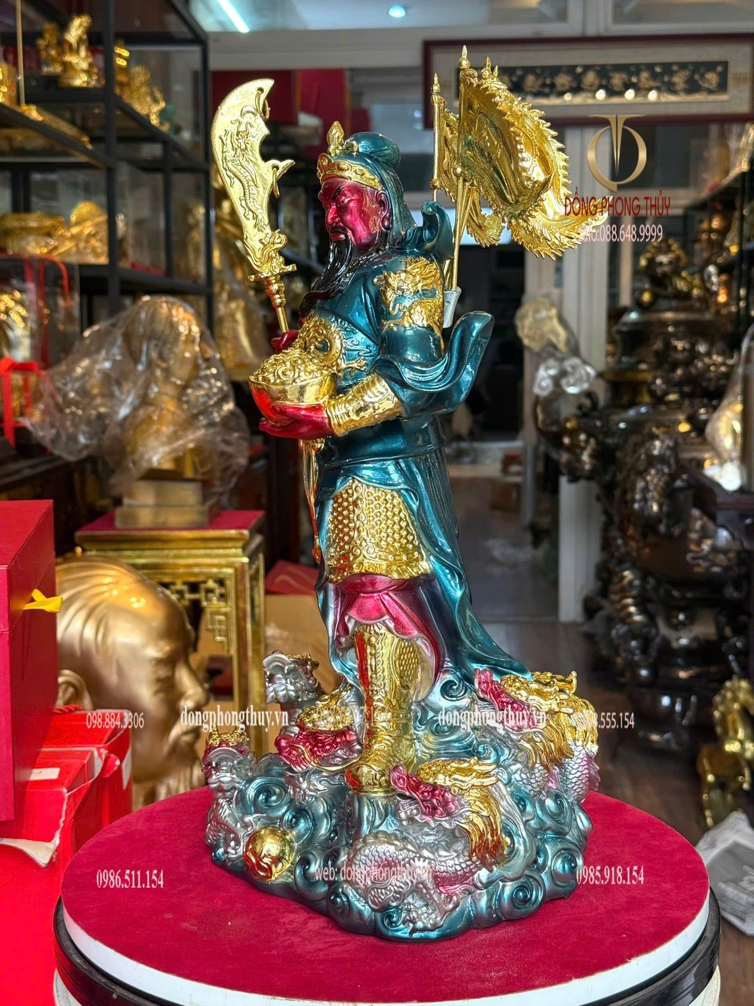 Tượng quan thánh đế quân bằng đồng dát vàng vẽ màu