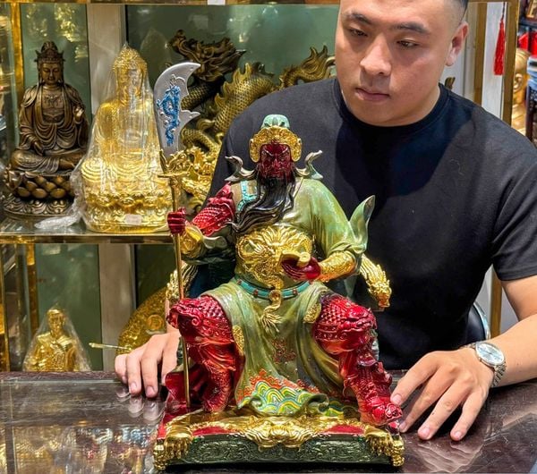 Tượng Quan Thánh đế quân bằng đồng