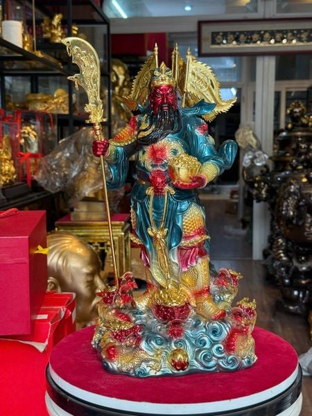 Tượng quan thánh đế quân bằng đồng dát vàng vẽ màu