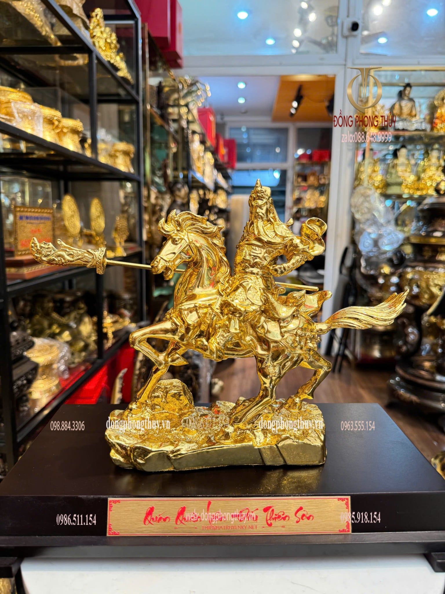 Tượng quan thánh dát vàng