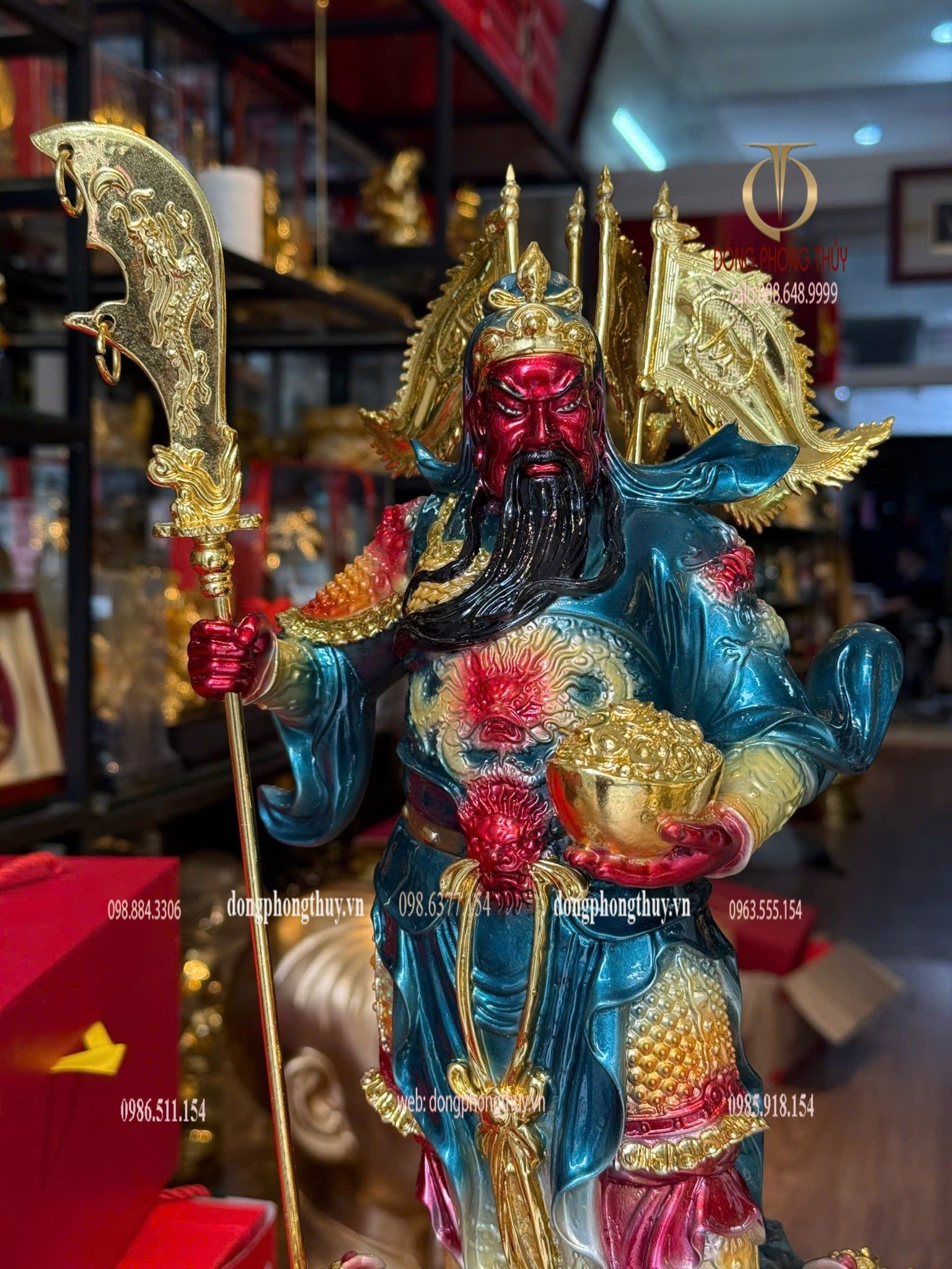 Tượng quan thánh đế quân bằng đồng dát vàng vẽ màu