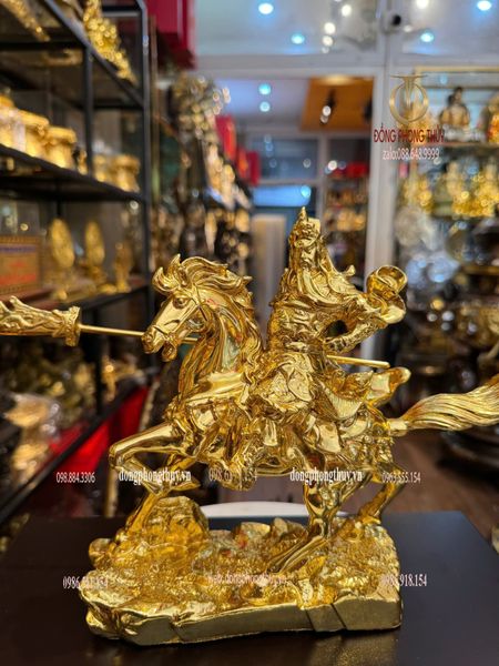 Tượng quan thánh dát vàng