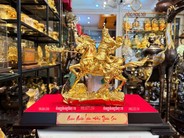 Tượng quan thánh dát vàng