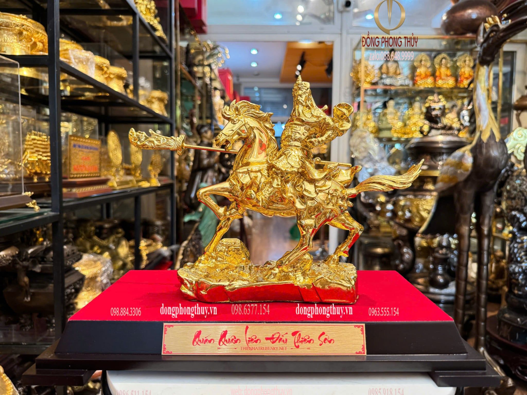 Tượng quan thánh dát vàng