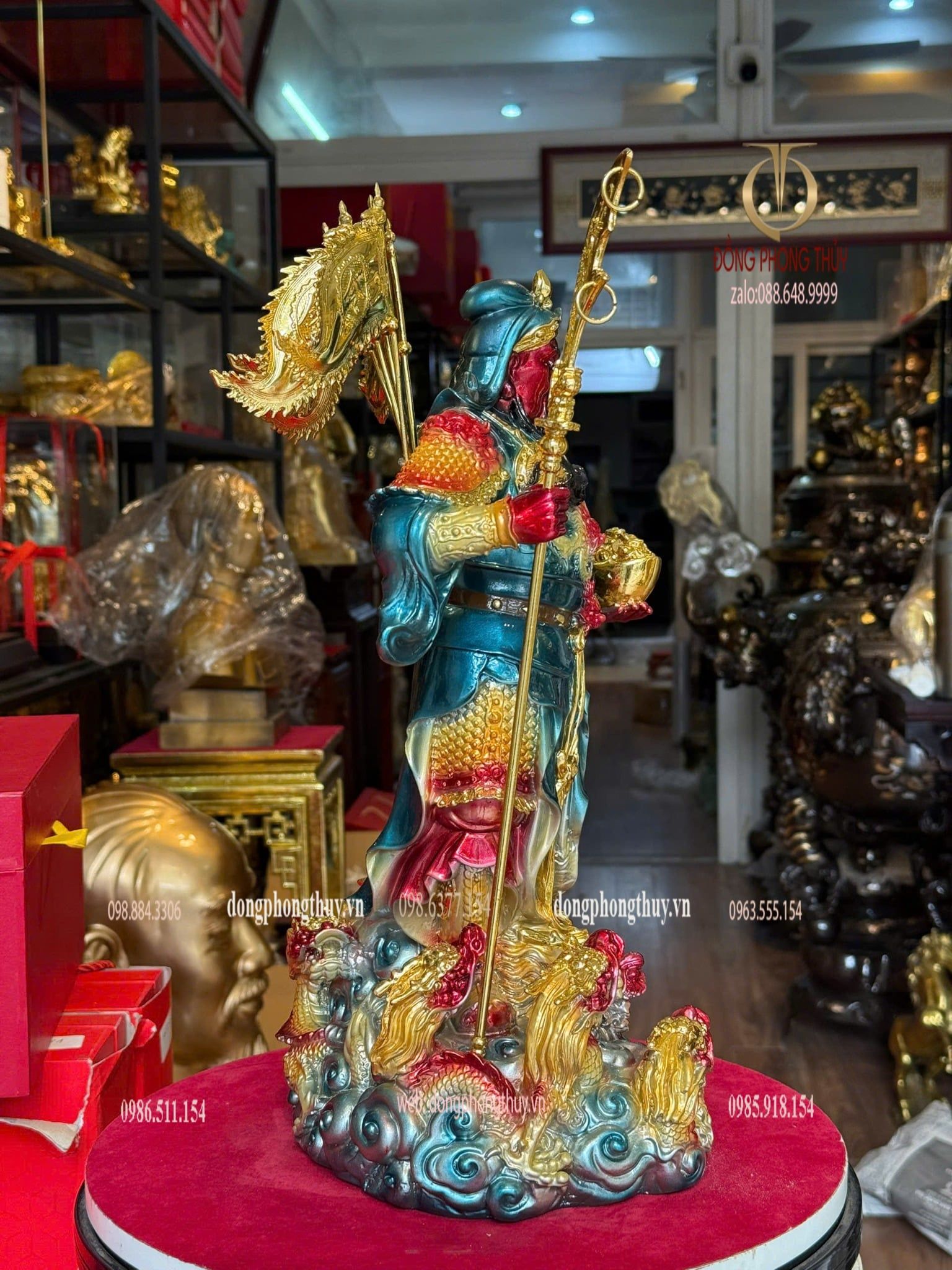 Tượng quan thánh đế quân bằng đồng dát vàng vẽ màu