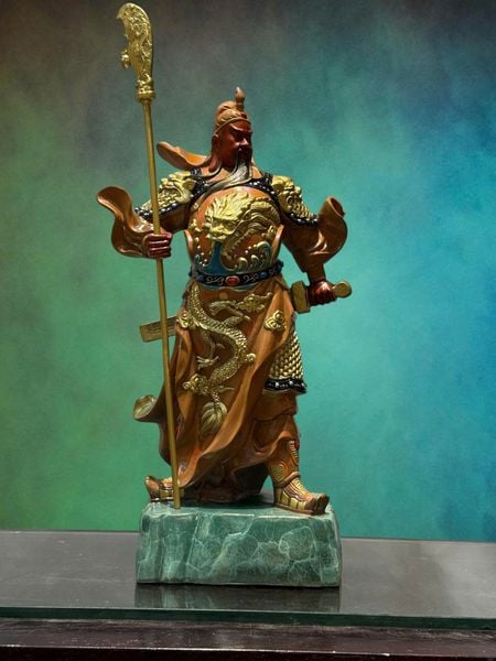 Tượng quan công vẽ màu bằng đồng