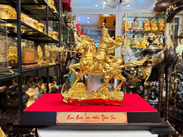 Tượng quan thánh dát vàng