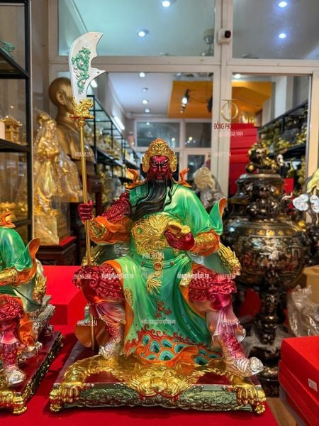 Tượng quan thánh đế quân bằng đồng dát vàng vẽ màu