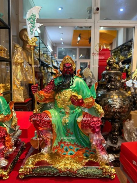 Tượng quan thánh đế quân bằng đồng dát vàng vẽ màu