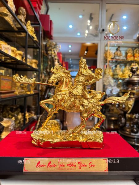 Tượng quan thánh dát vàng