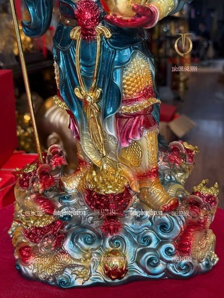 Tượng quan thánh đế quân bằng đồng dát vàng vẽ màu