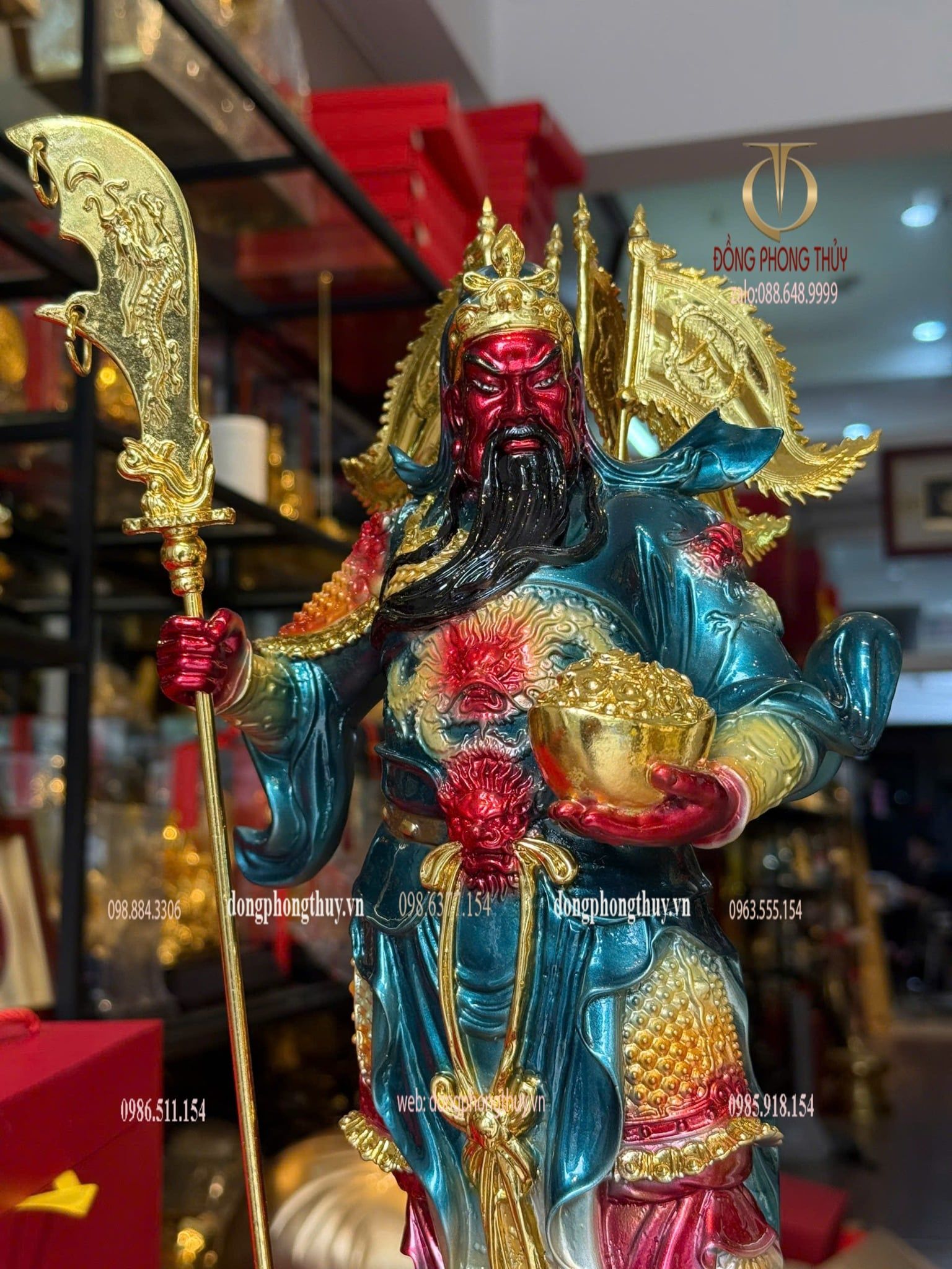 Tượng quan thánh đế quân bằng đồng dát vàng vẽ màu