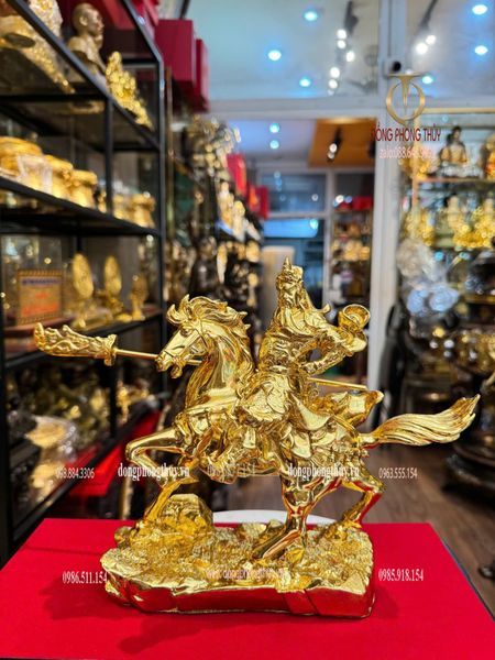 Tượng quan thánh dát vàng