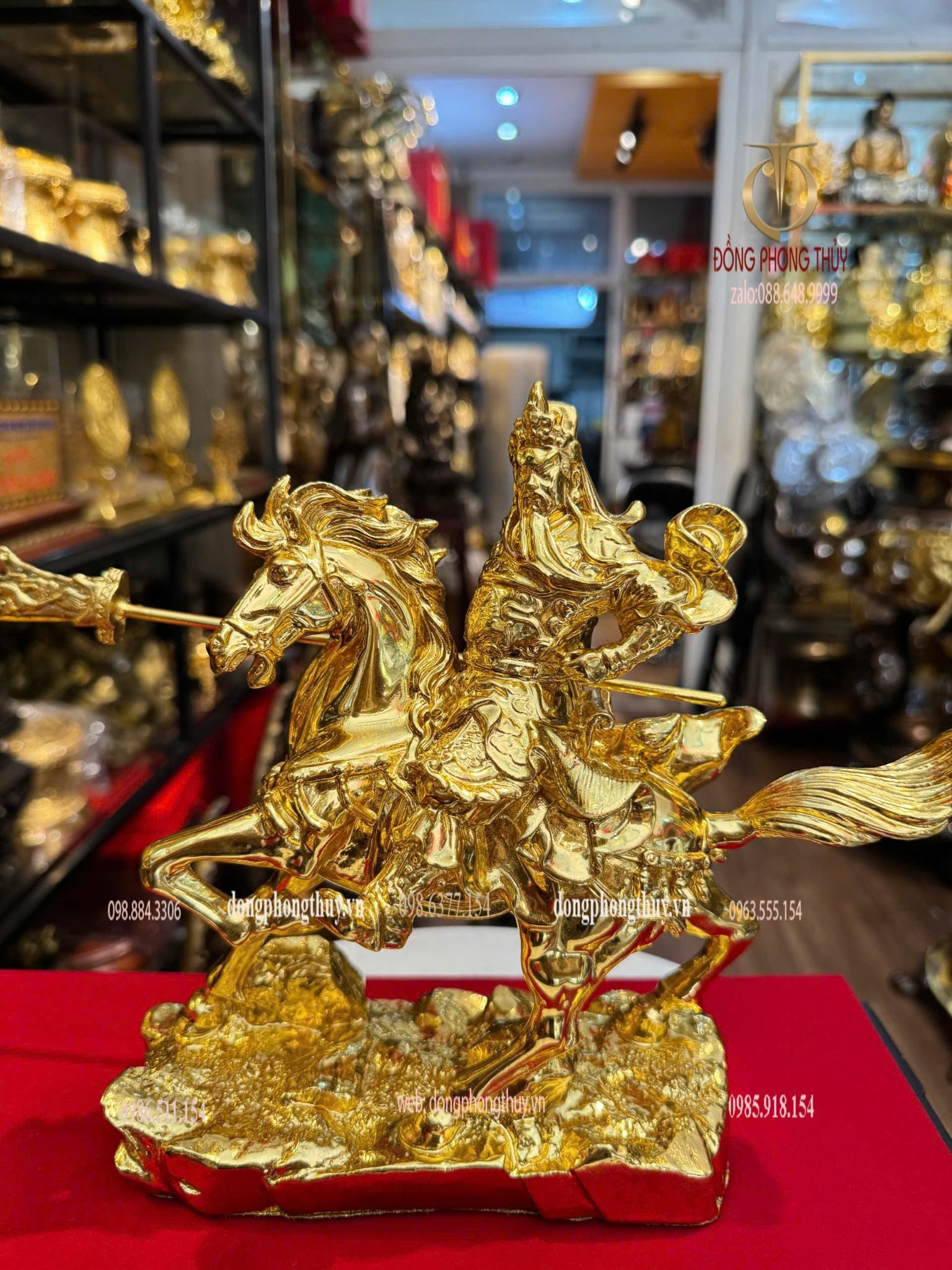 Tượng quan thánh dát vàng