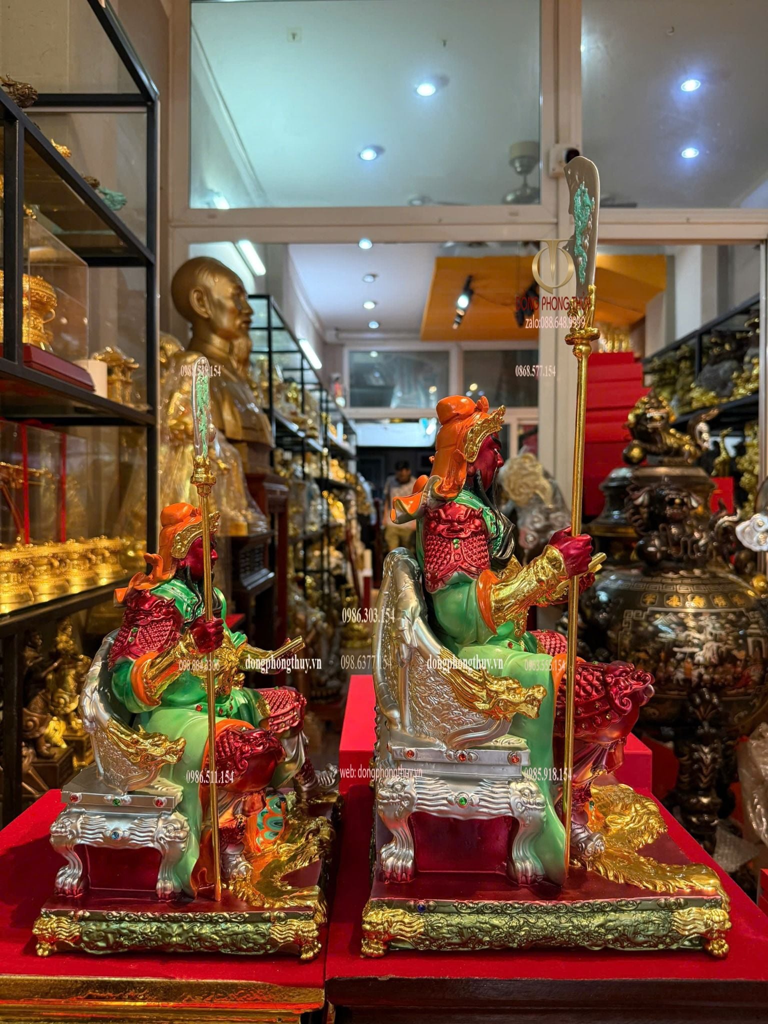 Tượng quan thánh đế quân bằng đồng dát vàng vẽ màu