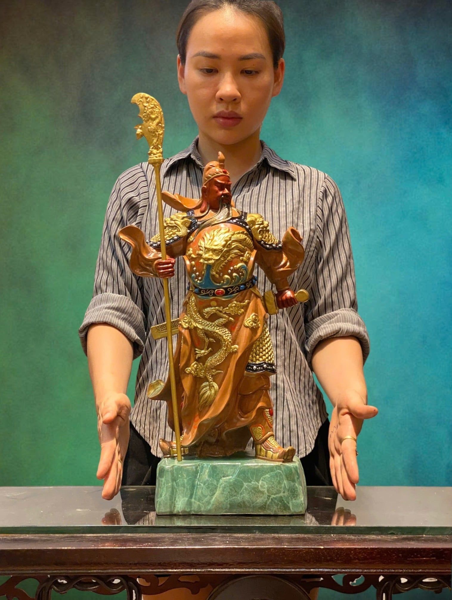 Tượng quan công vẽ màu bằng đồng