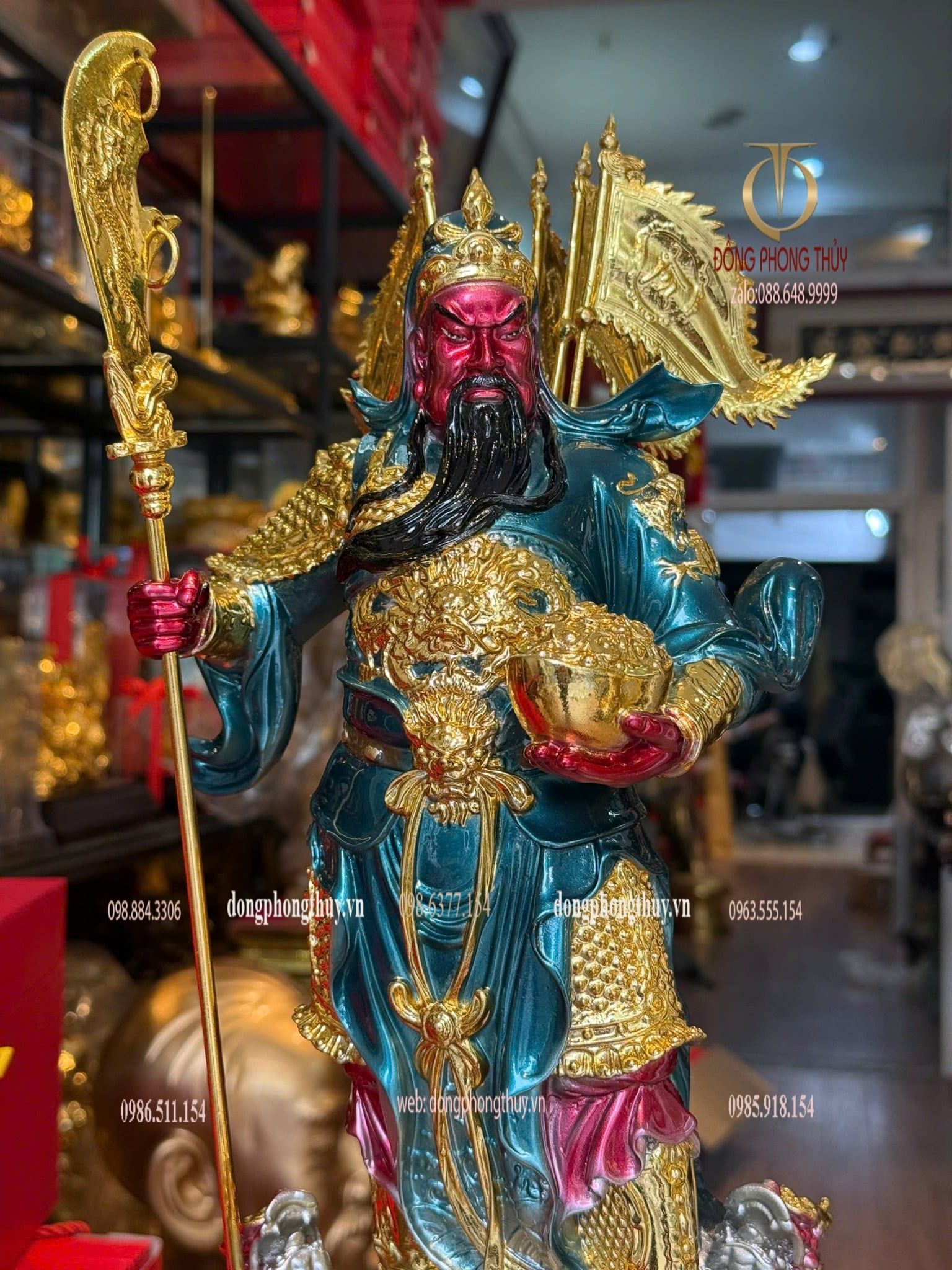 Tượng quan công ngũ cờ bằng đồng dát vàng vẽ màu