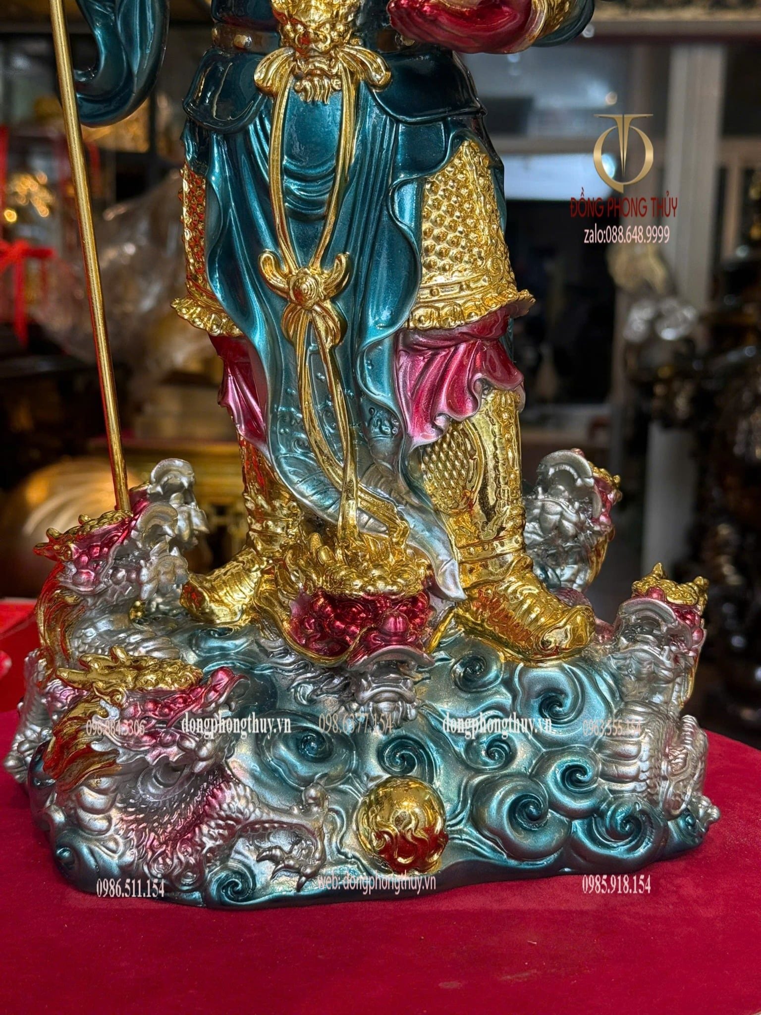 Tượng quan công ngũ cờ bằng đồng dát vàng vẽ màu