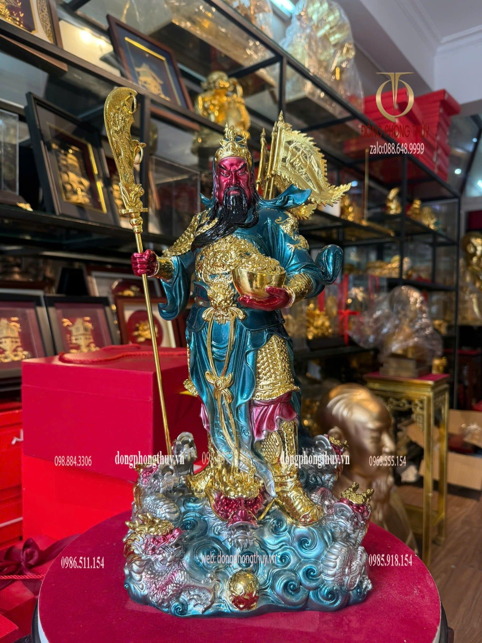 Tượng quan công ngũ cờ bằng đồng dát vàng vẽ màu