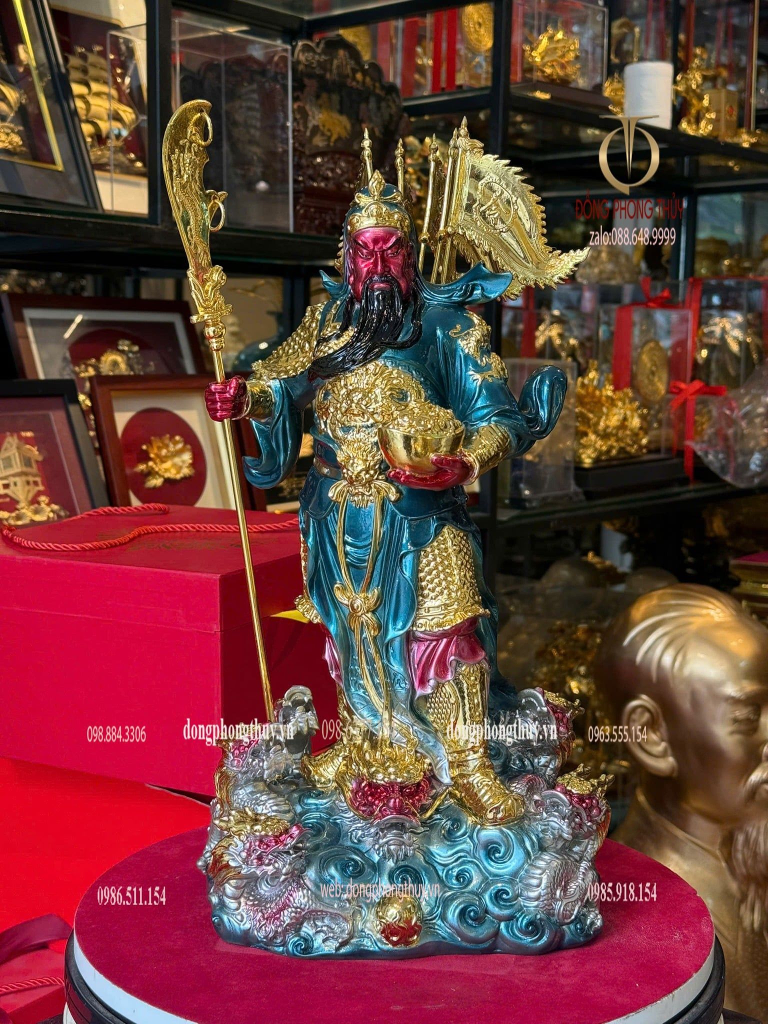 Tượng quan công ngũ cờ bằng đồng dát vàng vẽ màu
