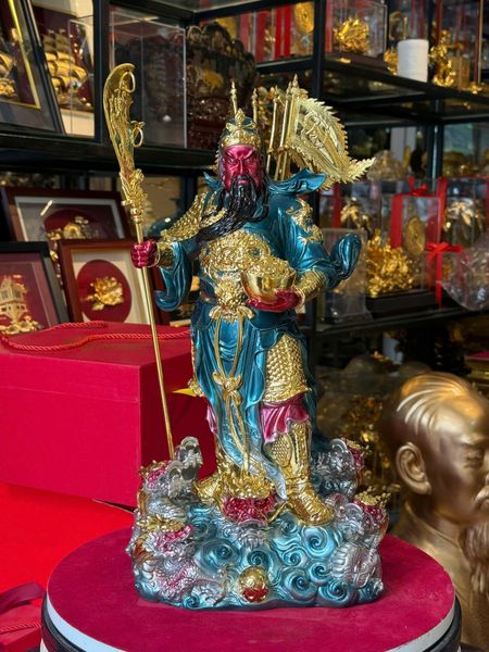 Tượng quan công ngũ cờ bằng đồng dát vàng vẽ màu