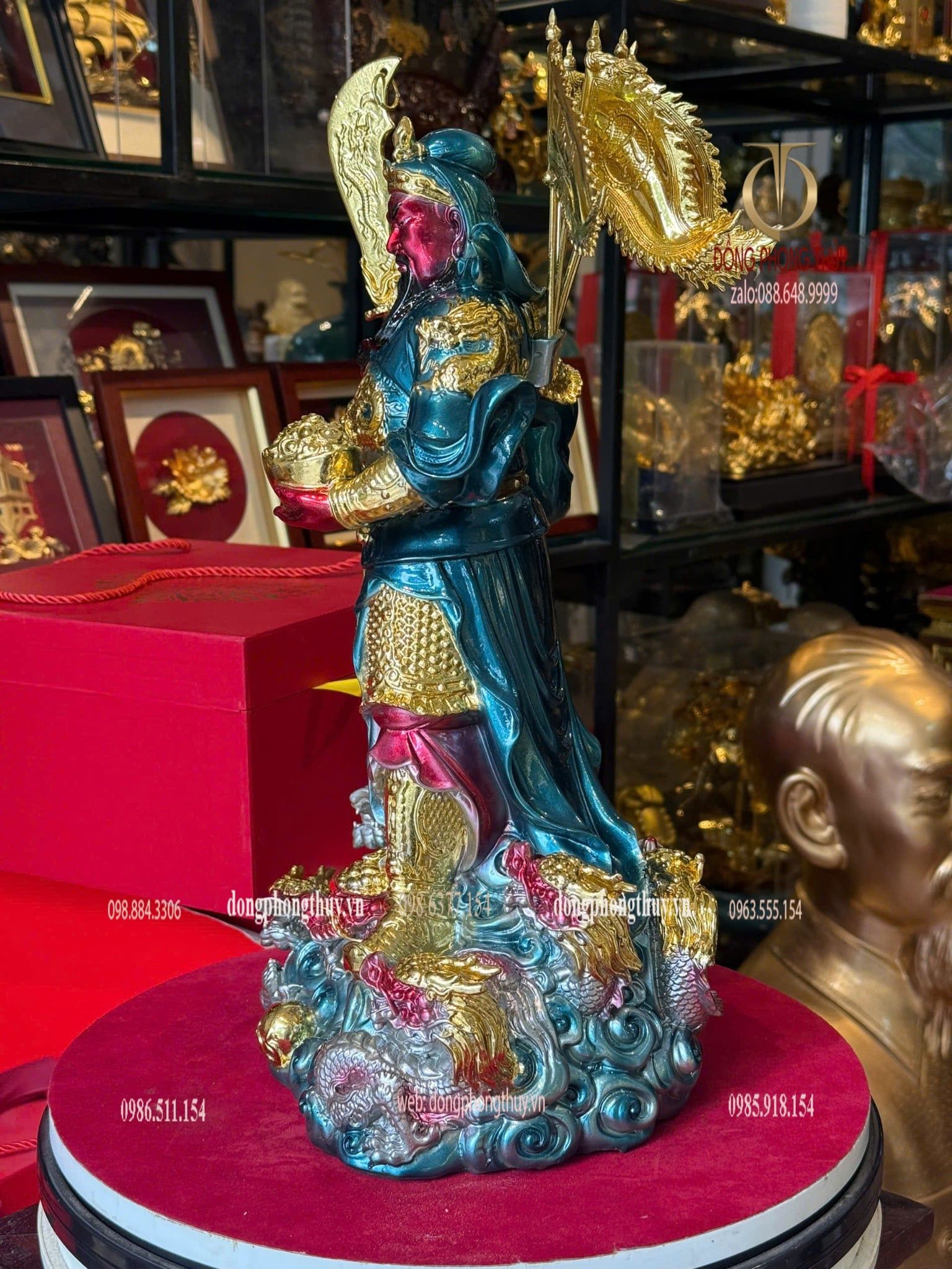 Tượng quan công ngũ cờ bằng đồng dát vàng vẽ màu