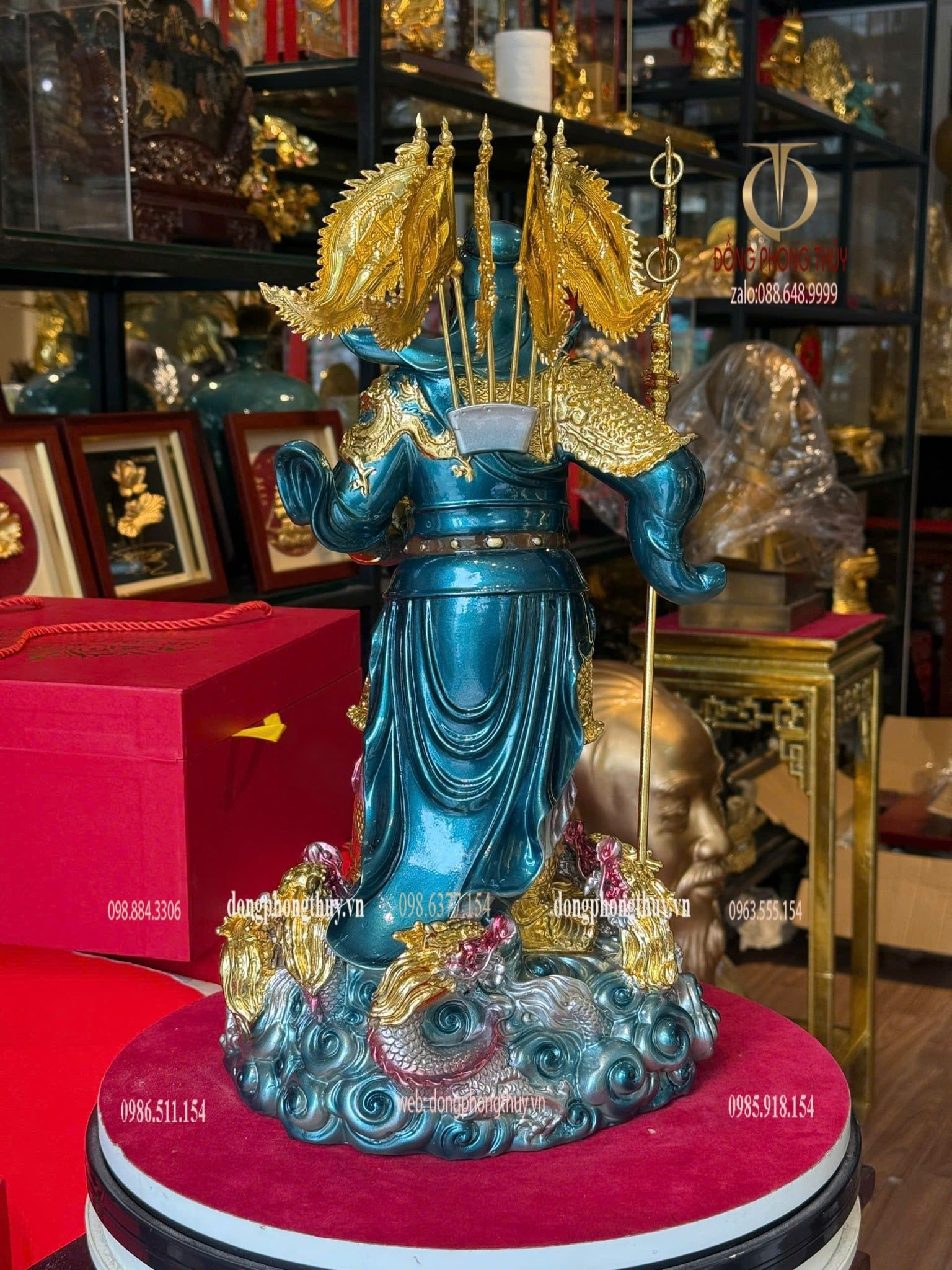 Tượng quan công ngũ cờ bằng đồng dát vàng vẽ màu