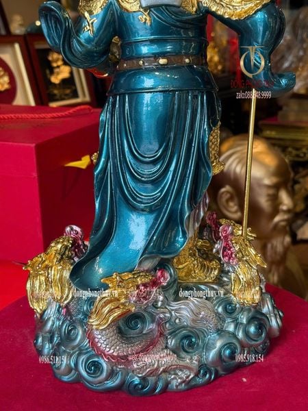 Tượng quan công ngũ cờ bằng đồng dát vàng vẽ màu