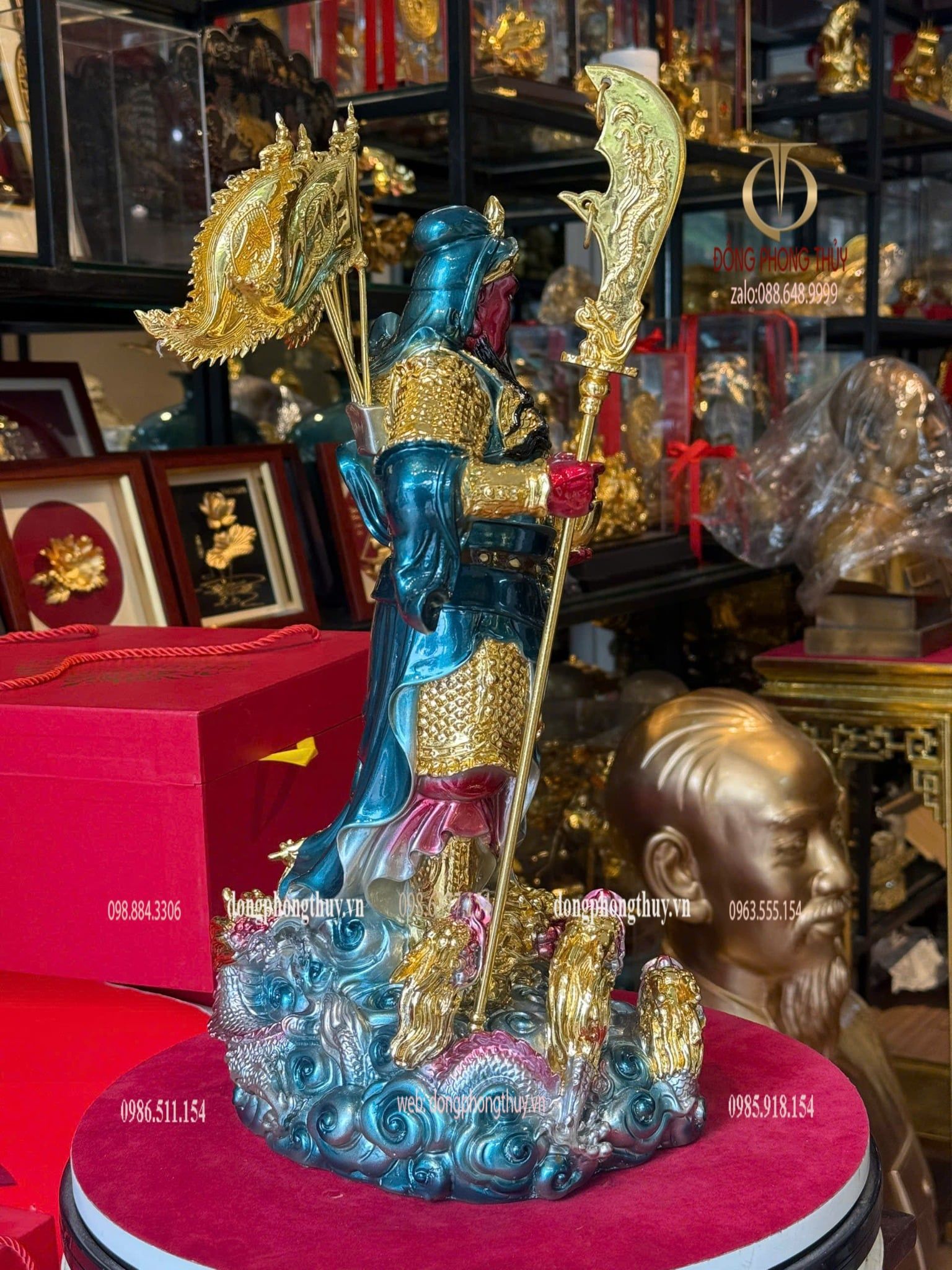 Tượng quan công ngũ cờ bằng đồng dát vàng vẽ màu