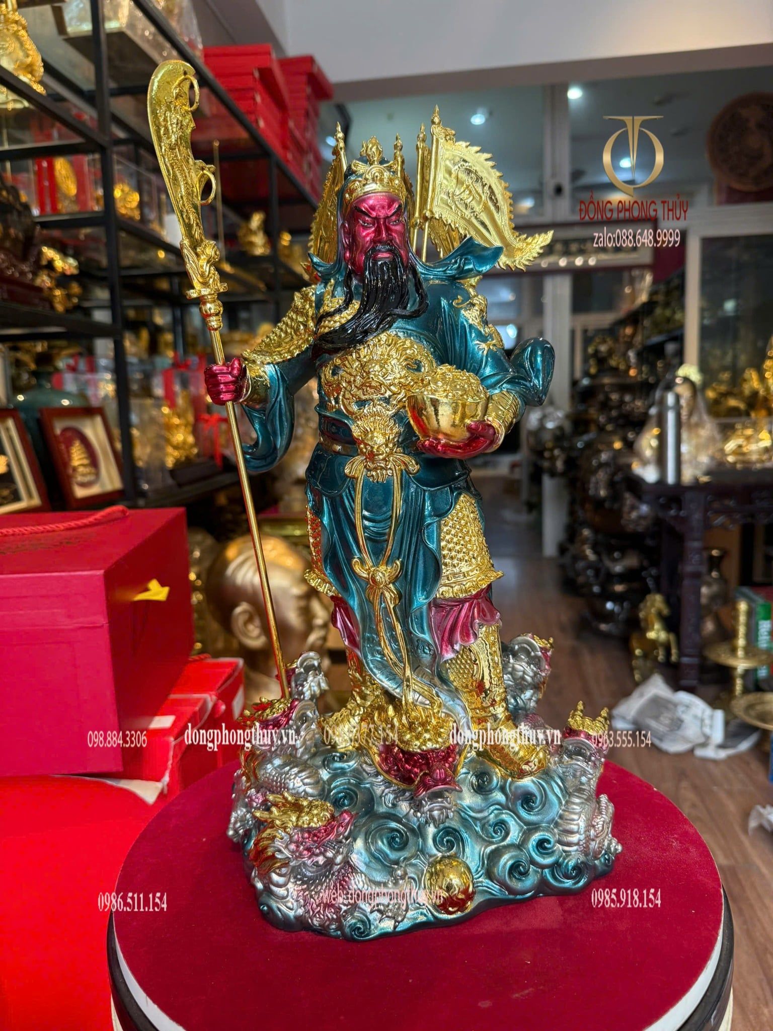 Tượng quan công ngũ cờ bằng đồng dát vàng vẽ màu