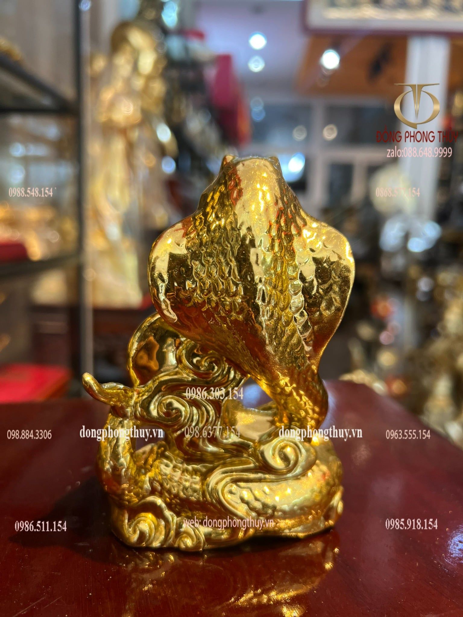 Tượng rắn dát vàng nano