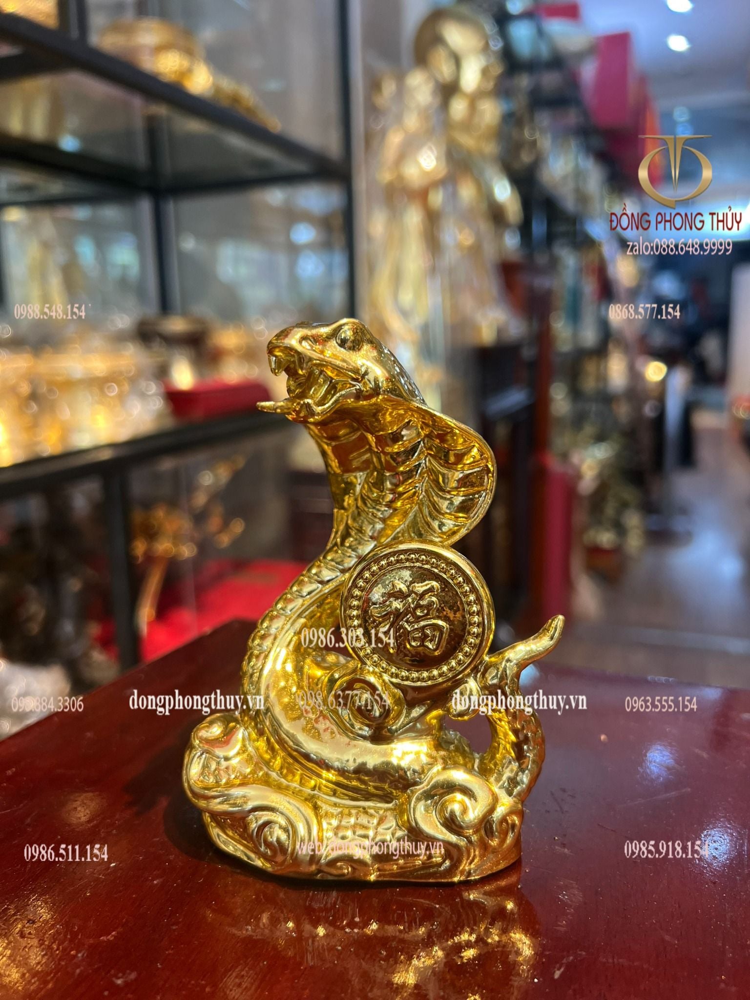 Tượng rắn dát vàng nano