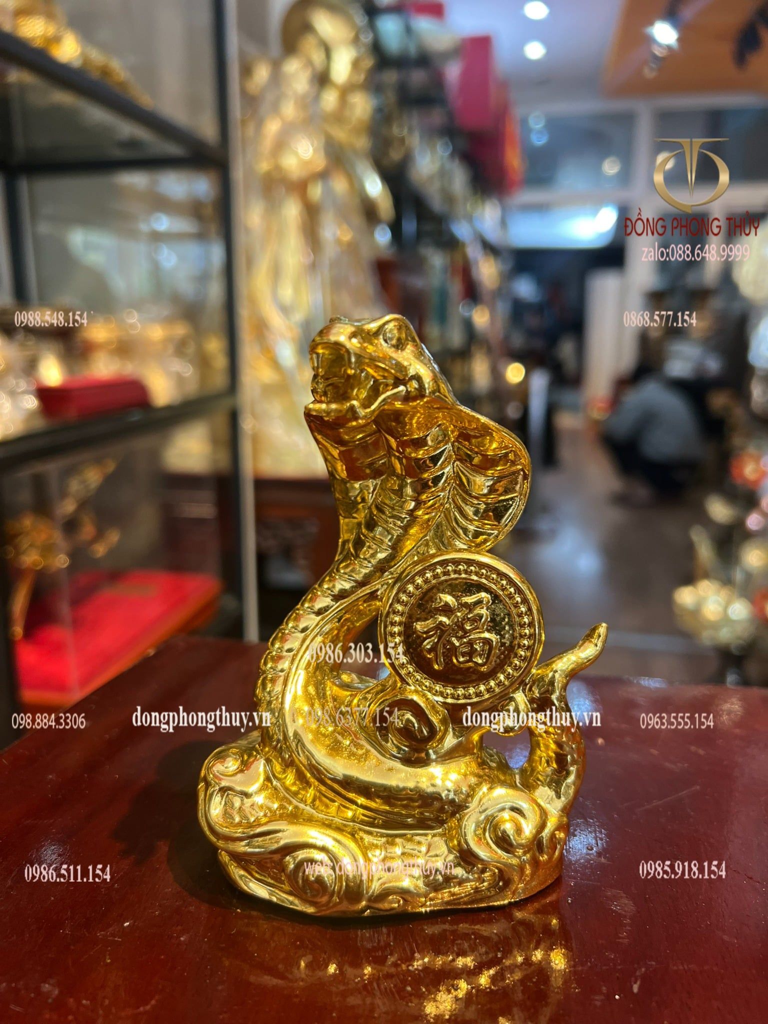 Tượng rắn dát vàng nano