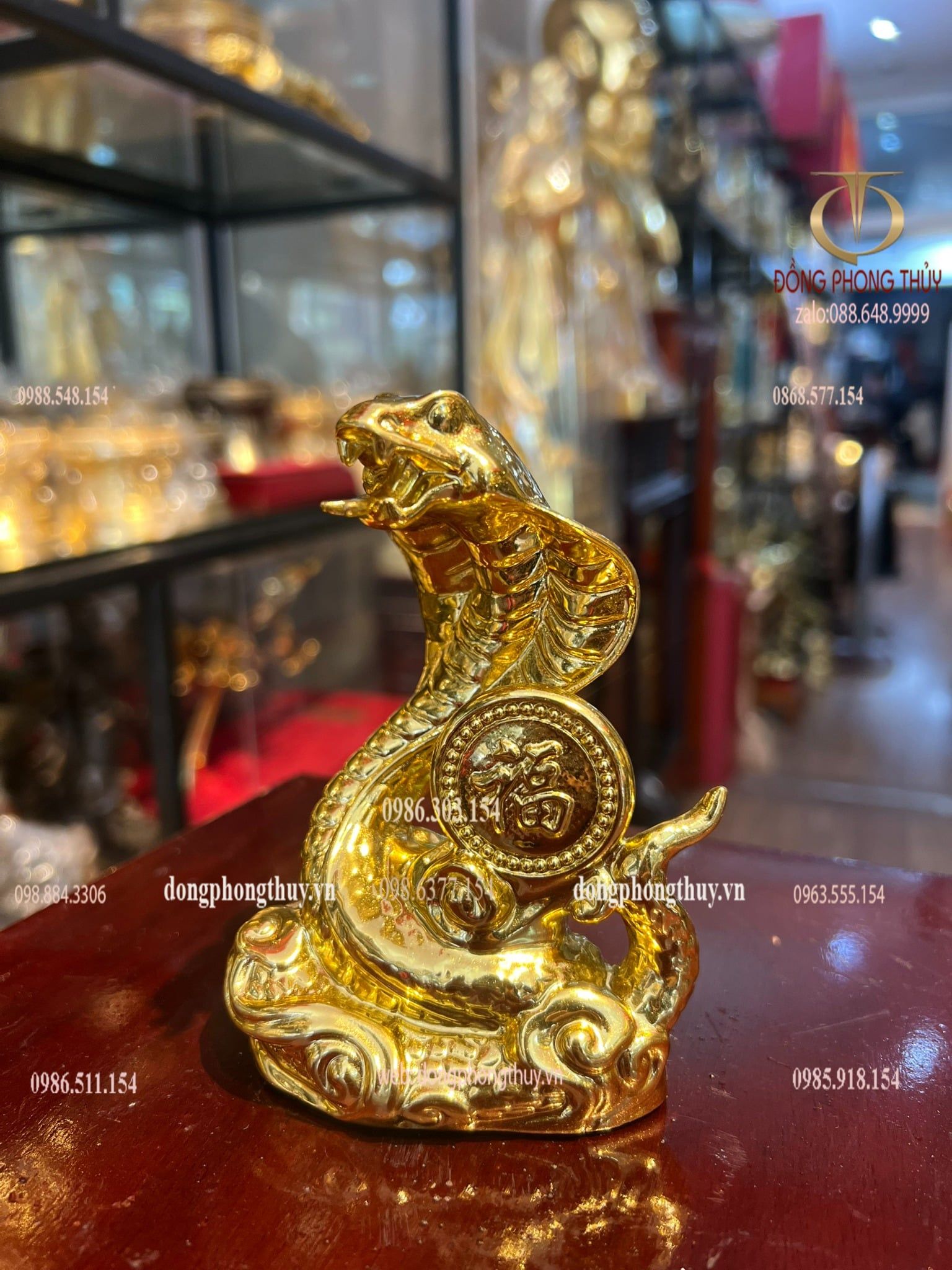 Tượng rắn dát vàng nano