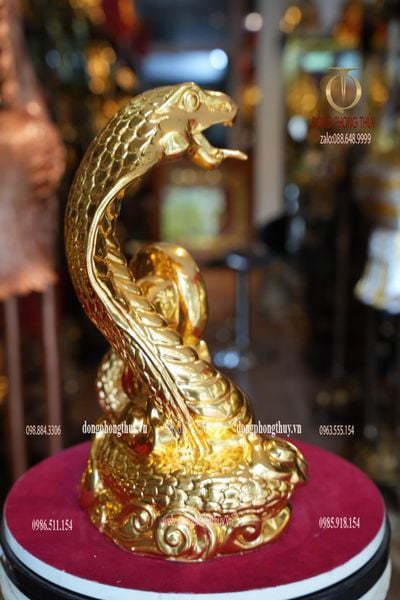 Tượng rắn bằng đồng dát vàng 24k