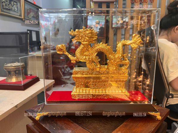 Quà tặng mạ vàng: Tượng rồng bằng đồng dát vàng 24k