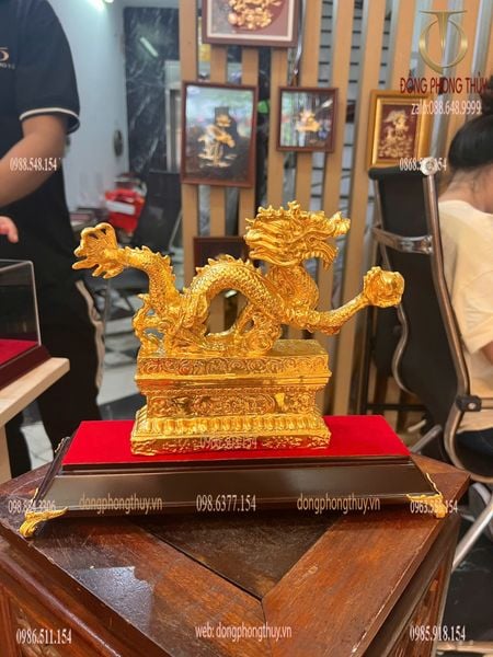 Quà tặng mạ vàng: Tượng rồng bằng đồng dát vàng 24k