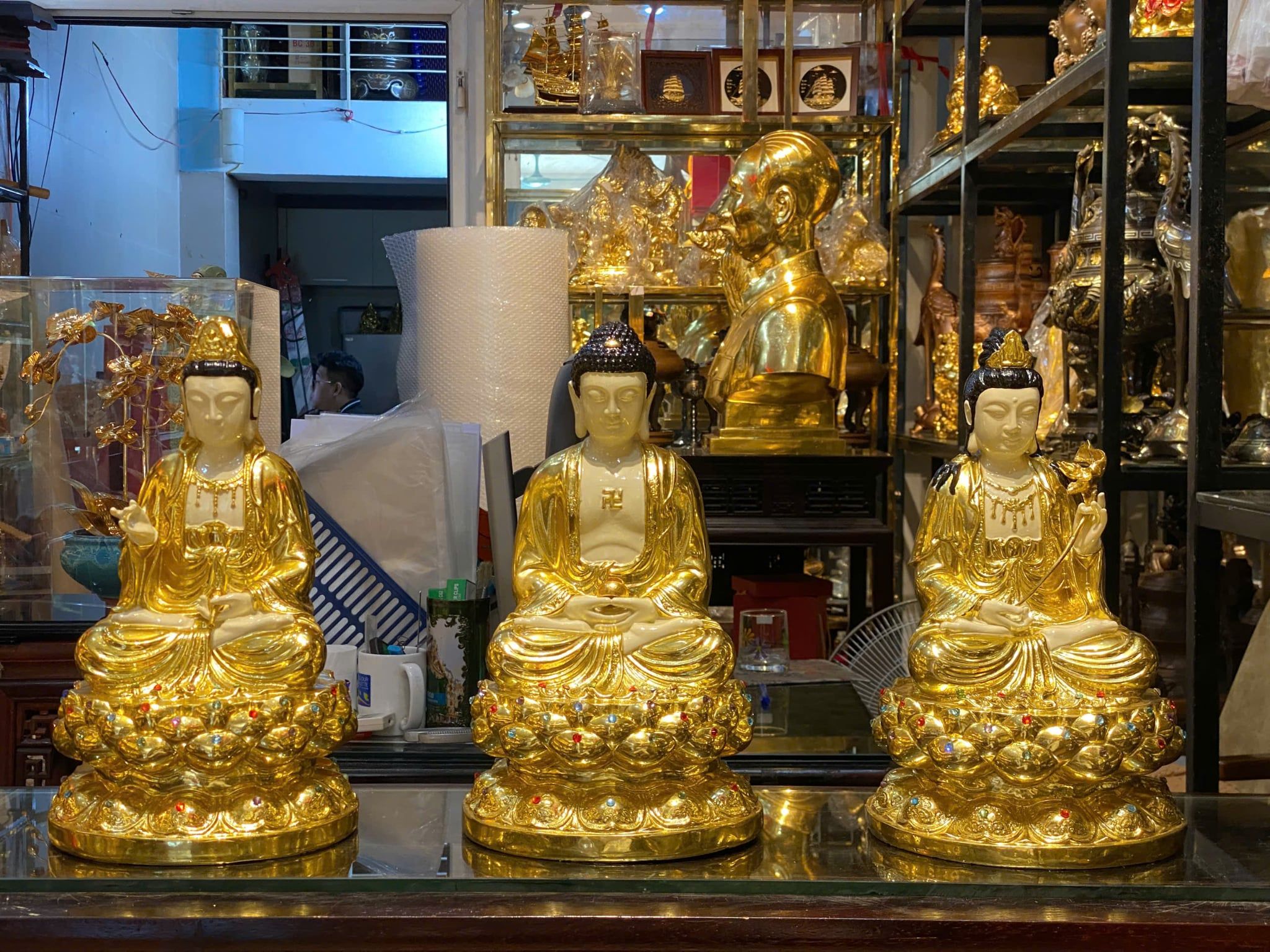 Tượng  tam thánh phật bằng đồng dát vàng