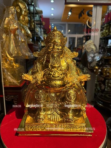 Tượng thần tài dâng tiền